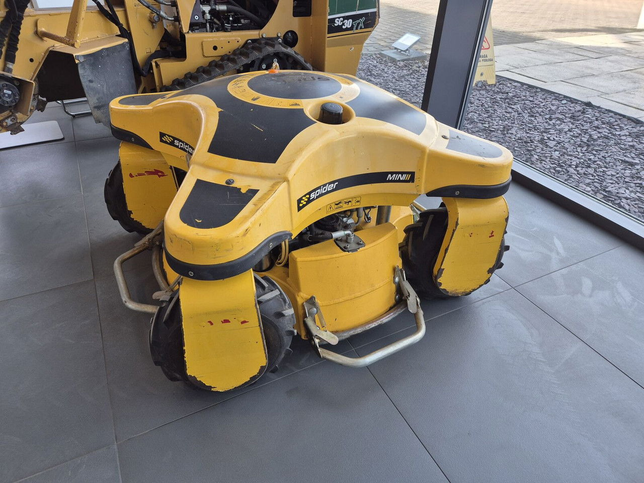 MINI Mini Spider II / RC Mower / 1 Owner / LOW MTH - Газонокосилка: фото 1 MINI Mini Spider II / RC Mower / 1 Owner / LOW MTH - Газонокосилка: фото 1