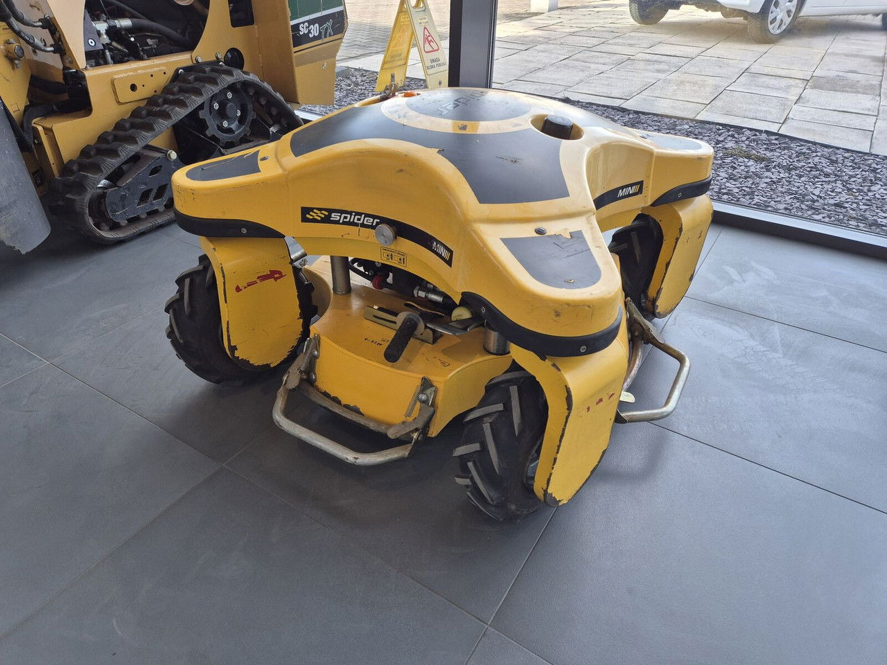 MINI Mini Spider II / RC Mower / 1 Owner / LOW MTH - Газонокосилка: фото 3 MINI Mini Spider II / RC Mower / 1 Owner / LOW MTH - Газонокосилка: фото 3