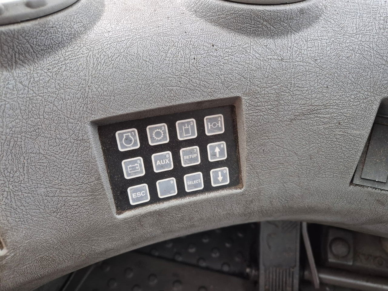 Колёсный погрузчик VOLVO L180 E / 4WD / 1 Owner / Wood LOG: фото 30 Колёсный погрузчик VOLVO L180 E / 4WD / 1 Owner / Wood LOG: фото 30