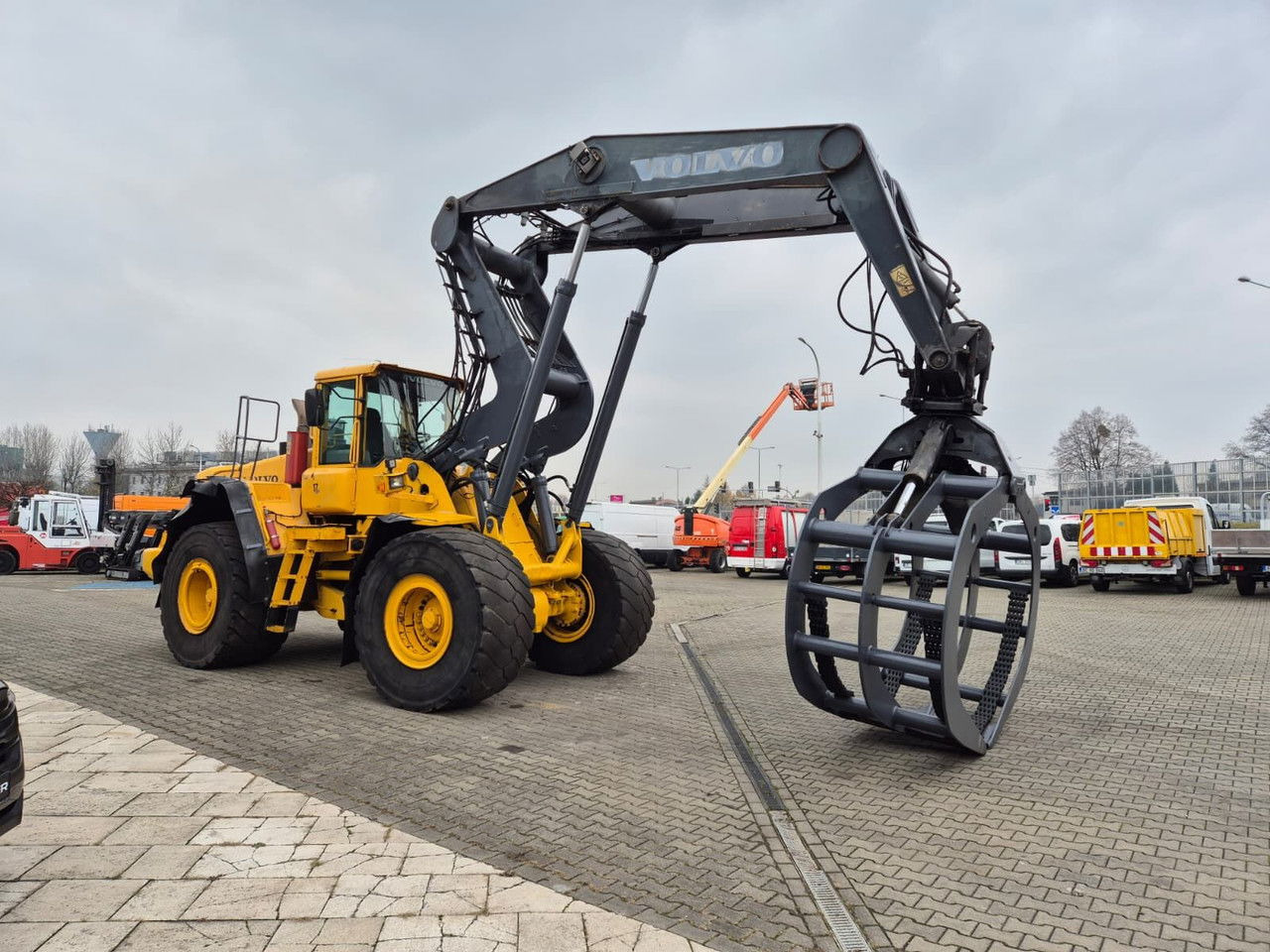 Колёсный погрузчик VOLVO L180 E / 4WD / 1 Owner / Wood LOG: фото 7 Колёсный погрузчик VOLVO L180 E / 4WD / 1 Owner / Wood LOG: фото 7