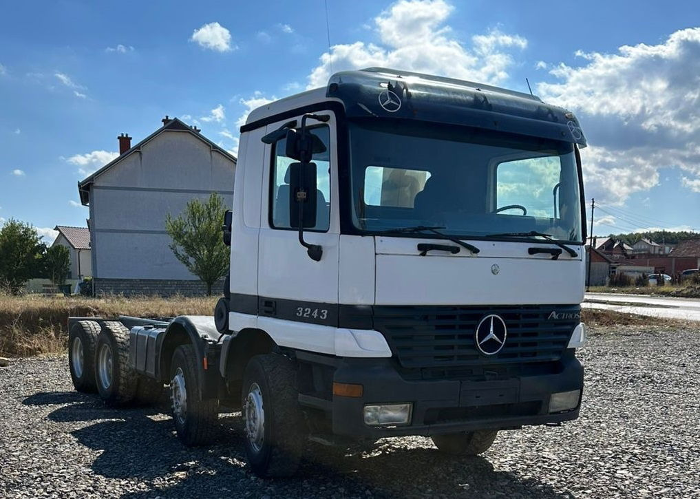 Mercedes-Benz Actros 3243 8x4 chassis - Грузовик-шасси: фото 3 Mercedes-Benz Actros 3243 8x4 chassis - Грузовик-шасси: фото 3