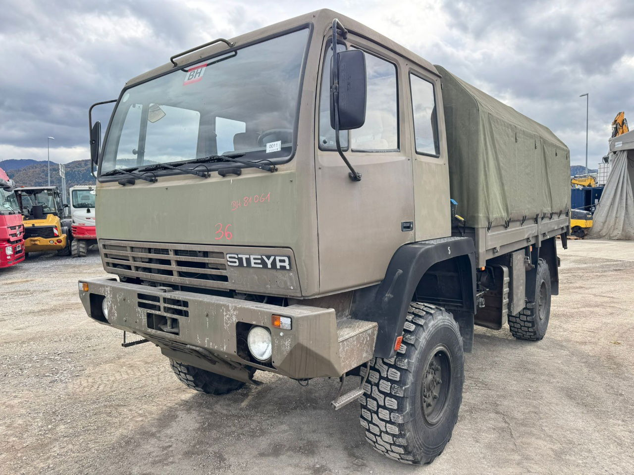 Steyr 12M18 4X4 stake body -  truck - Тентованный грузовик: фото 1 Steyr 12M18 4X4 stake body -  truck - Тентованный грузовик: фото 1