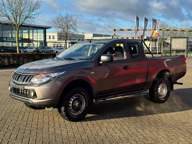 Mitsubishi L200 4*4 airco - Пикап: фото 2 Mitsubishi L200 4*4 airco - Пикап: фото 2