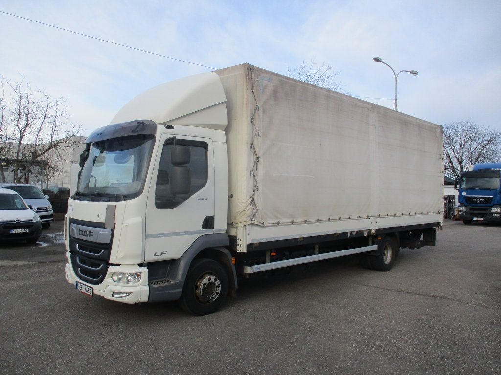 DAF LF 12.260 - Тентованный грузовик: фото 1 DAF LF 12.260 - Тентованный грузовик: фото 1