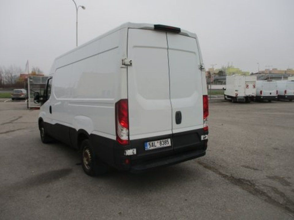 Iveco Daily 35S15V - Цельнометаллический фургон: фото 2 Iveco Daily 35S15V - Цельнометаллический фургон: фото 2