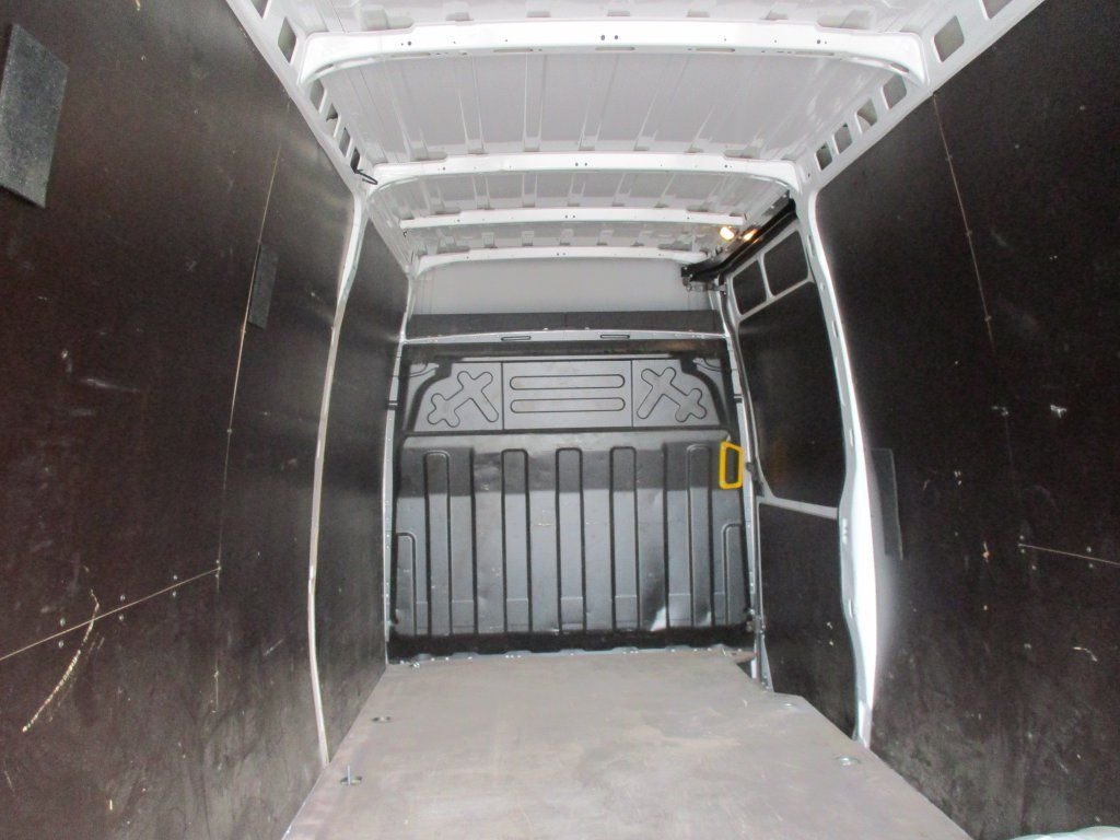 Цельнометаллический фургон Iveco Daily 35S16: фото 10
