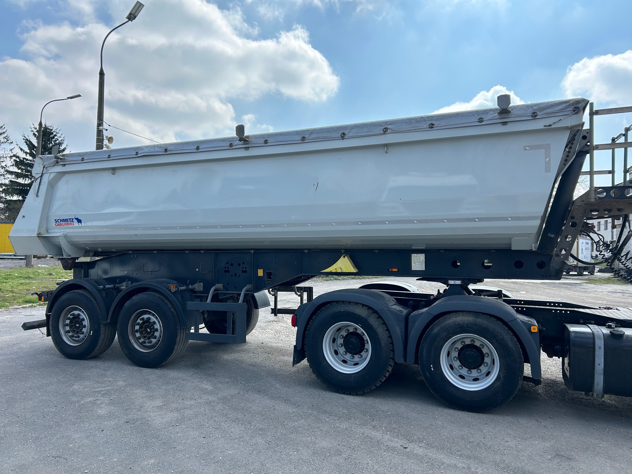 SCHMITZ SCB.S2 / KIPPER 24M3 / 2 AXLE - Самосвальный полуприцеп: фото 4 SCHMITZ SCB.S2 / KIPPER 24M3 / 2 AXLE - Самосвальный полуприцеп: фото 4