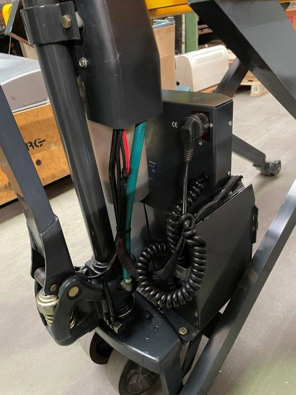 5 (five) scissor pallet truck with electric drive and quick lift pump Jungheinrich model TMX-E 10 - Тележка: фото 5 5 (five) scissor pallet truck with electric drive and quick lift pump Jungheinrich model TMX-E 10 - Тележка: фото 5