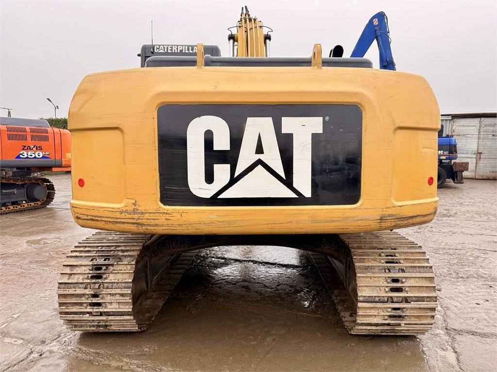 CAT 323DL - Гусеничный экскаватор: фото 3 CAT 323DL - Гусеничный экскаватор: фото 3