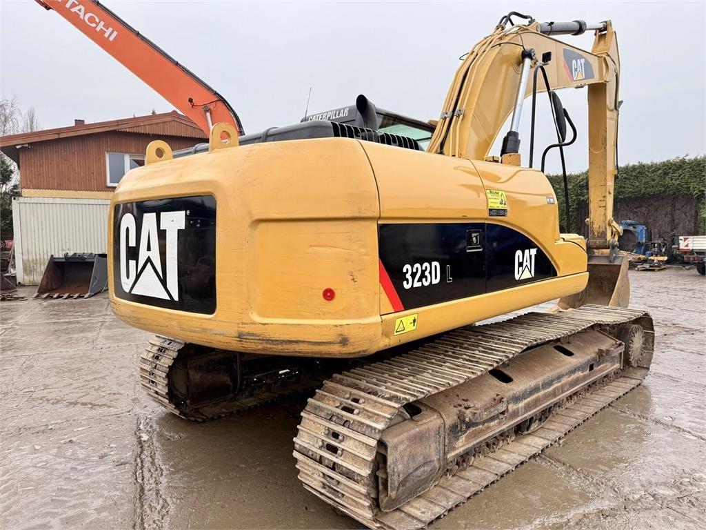 CAT 323DL - Гусеничный экскаватор: фото 4 CAT 323DL - Гусеничный экскаватор: фото 4