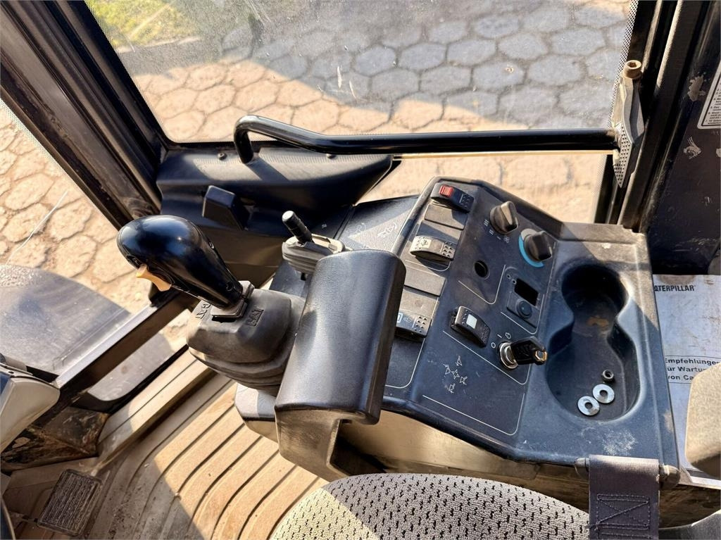 CAT 906 - Колёсный погрузчик: фото 2 CAT 906 - Колёсный погрузчик: фото 2