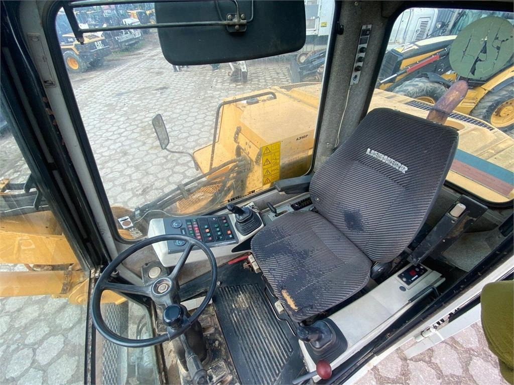 Колёсный экскаватор Liebherr A310B: фото 11 Колёсный экскаватор Liebherr A310B: фото 11