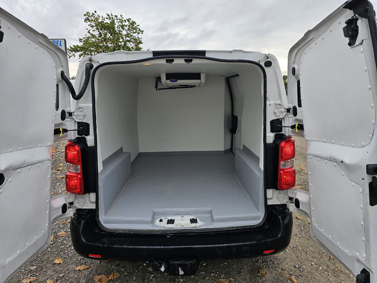 Citroen JUMPY CHLODNIA MROZNIA CARRIER+230V KLIMA NAVI EURO6 - Малотоннажный рефрижератор: фото 2 Citroen JUMPY CHLODNIA MROZNIA CARRIER+230V KLIMA NAVI EURO6 - Малотоннажный рефрижератор: фото 2