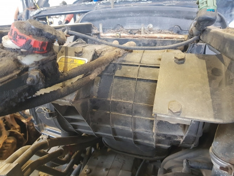 Deutz Agrotron M620, M610,ttv610, Air Filter Housing 0.013.9314.4, 0.016.8272.4 - Система впуска: фото 1 Deutz Agrotron M620, M610,ttv610, Air Filter Housing 0.013.9314.4, 0.016.8272.4 - Система впуска: фото 1