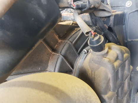 Deutz Agrotron M620, M610,ttv610, Air Filter Housing 0.013.9314.4, 0.016.8272.4 - Система впуска: фото 4 Deutz Agrotron M620, M610,ttv610, Air Filter Housing 0.013.9314.4, 0.016.8272.4 - Система впуска: фото 4