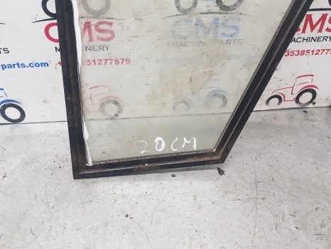 Ford 4610, 5610 Ap, Lp Door Glass Lower Lhs 83944252, E3nn94214a37aa - Дверь и запчасти для Тракторов: фото 4 Ford 4610, 5610 Ap, Lp Door Glass Lower Lhs 83944252, E3nn94214a37aa - Дверь и запчасти для Тракторов: фото 4