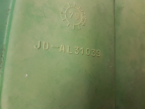John Deere 2040, 2140, 1640, 2550 Battery Cowl Cover Right Al31039 - Кузов и экстерьер: фото 4 John Deere 2040, 2140, 1640, 2550 Battery Cowl Cover Right Al31039 - Кузов и экстерьер: фото 4