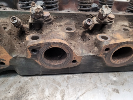 John Deere 6600, 6506, 6800, 6900 Engine Cylinder Head R112747, Re48617 - Головка блока: фото 5 John Deere 6600, 6506, 6800, 6900 Engine Cylinder Head R112747, Re48617 - Головка блока: фото 5