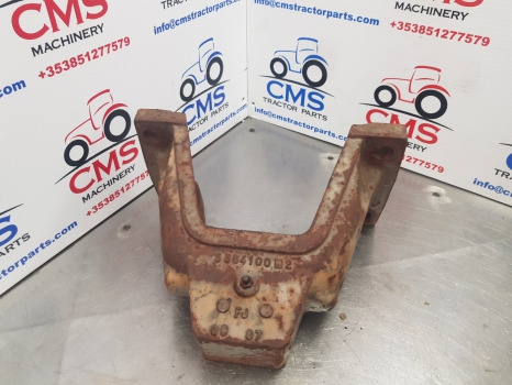 Massey Ferguson 3080, 3070, 3090, 3610 Front Axle Support 3384099m94, 3384100m2 - Передняя ось: фото 4 Massey Ferguson 3080, 3070, 3090, 3610 Front Axle Support 3384099m94, 3384100m2 - Передняя ось: фото 4