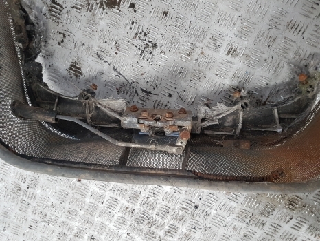 New Holland Lm435a, Lm415a, Lm445a, Lm425a Grill, Grille, Bonnet Lock 85825742 - Решётка радиатора для Телескопических погрузчиков: фото 2 New Holland Lm435a, Lm415a, Lm445a, Lm425a Grill, Grille, Bonnet Lock 85825742 - Решётка радиатора для Телескопических погрузчиков: фото 2