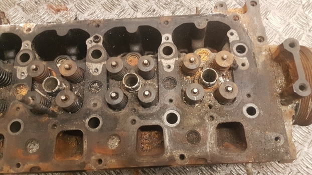New Holland T5.100, T5.110, T5.120 Engine Cylinder Head 5801823163, 5801663550 - Головка блока для Тракторов: фото 4 New Holland T5.100, T5.110, T5.120 Engine Cylinder Head 5801823163, 5801663550 - Головка блока для Тракторов: фото 4