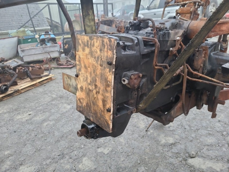 Запчасти для Тракторов Massey Ferguson 4255 Fwd Drop Box Assembly: фото 6