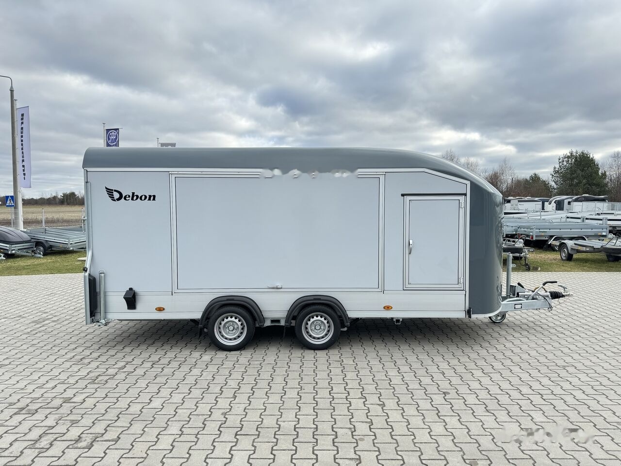 Debon C1000 van cargo 3500 kg closed car trailer 500x200cm 2x doors - Прицеп-автовоз: фото 4 Debon C1000 van cargo 3500 kg closed car trailer 500x200cm 2x doors - Прицеп-автовоз: фото 4