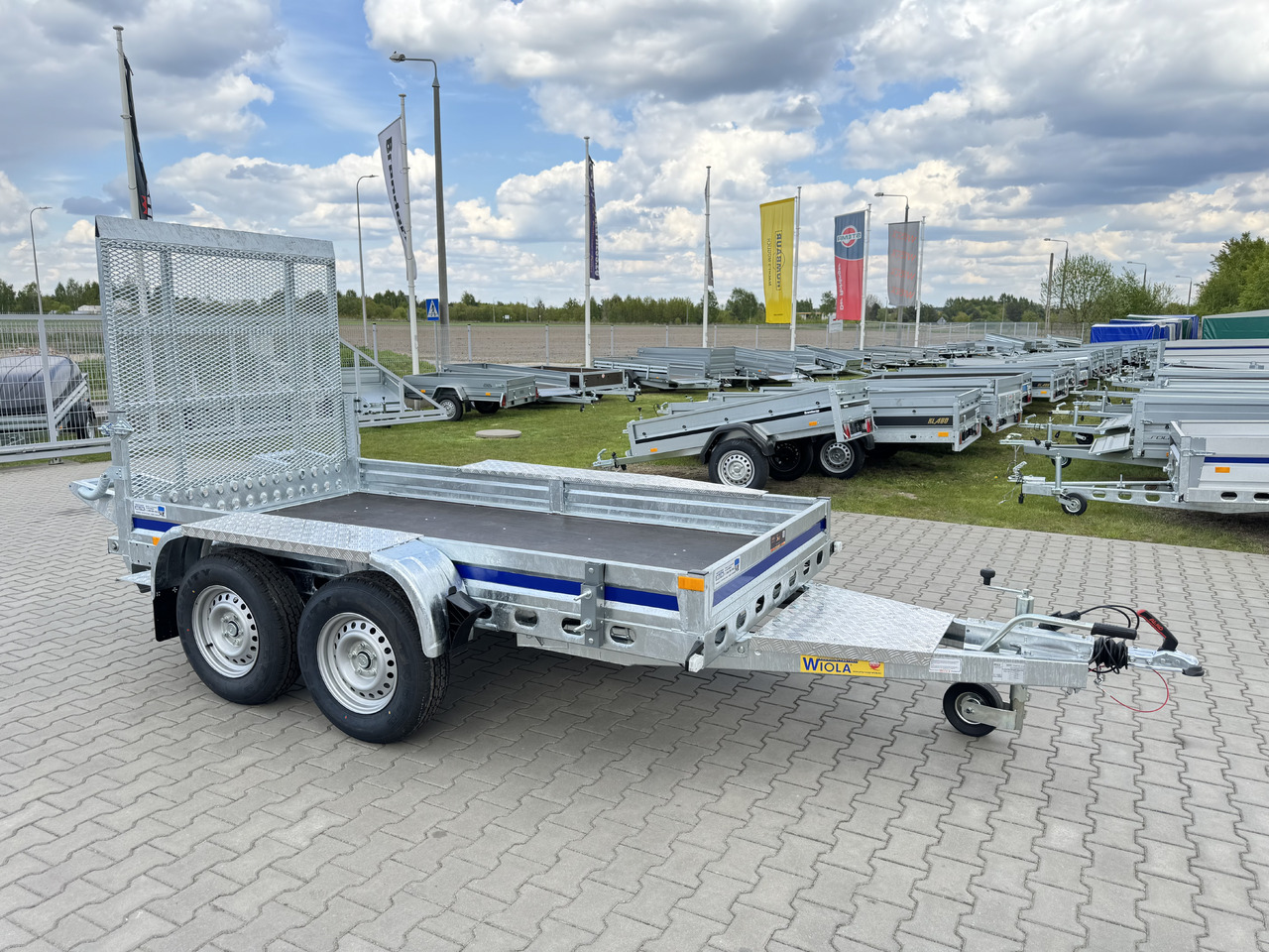 Wiola B2730 GVW 2700 kg machine transporter mini excavator 292x142 cm - Прицеп для спецтехники: фото 2 Wiola B2730 GVW 2700 kg machine transporter mini excavator 292x142 cm - Прицеп для спецтехники: фото 2