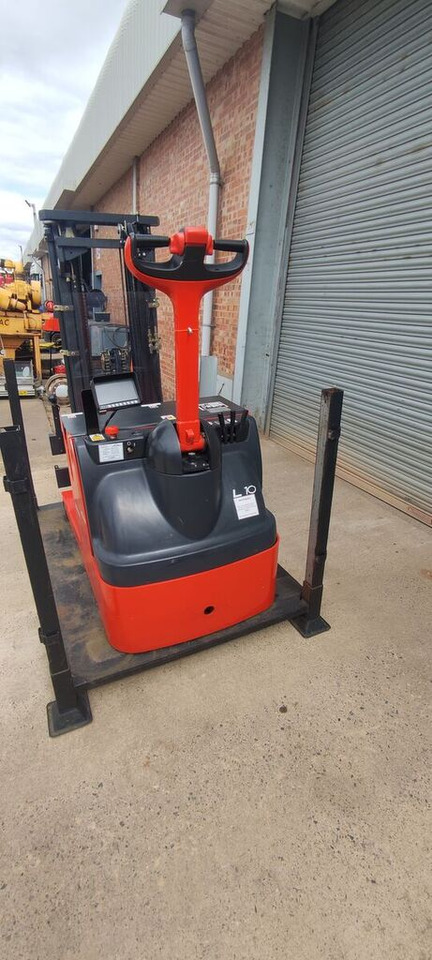 Linde L10AC - Электропогрузчик: фото 2 Linde L10AC - Электропогрузчик: фото 2