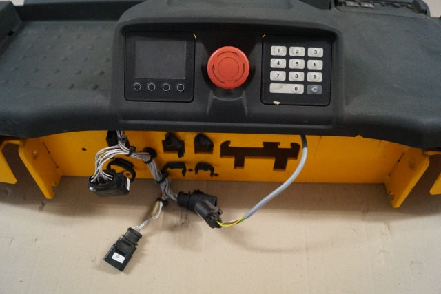 Jungheinrich 51343941 | Battery cover complete with cover 51302942 , display KD - Кабина и интерьер для Погрузочно-разгрузочной техники: фото 2 Jungheinrich 51343941 | Battery cover complete with cover 51302942 , display KD - Кабина и интерьер для Погрузочно-разгрузочной техники: фото 2