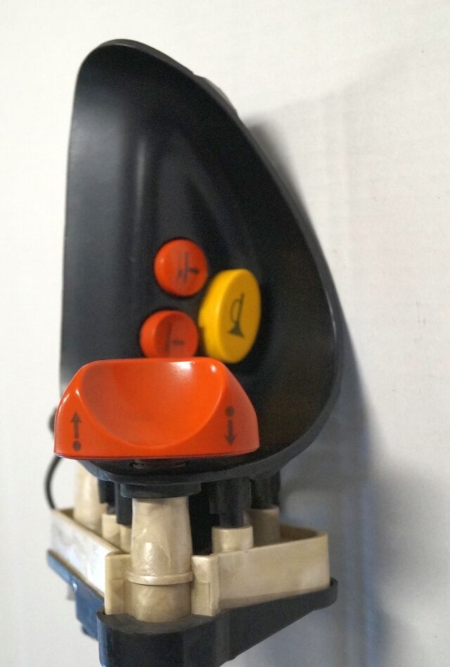 Linde 1443605100 | Rijschakelaar Control handle Control module - Электрическая система для Погрузочно-разгрузочной техники: фото 1 Linde 1443605100 | Rijschakelaar Control handle Control module - Электрическая система для Погрузочно-разгрузочной техники: фото 1