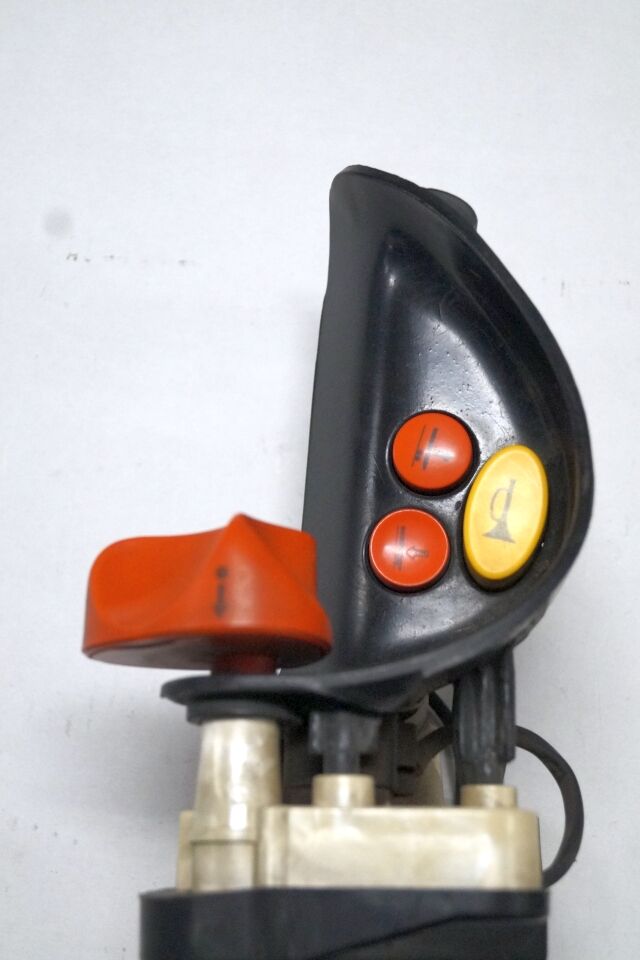 Linde 1443605100 | Rijschakelaar Control handle Control module - Электрическая система для Погрузочно-разгрузочной техники: фото 2 Linde 1443605100 | Rijschakelaar Control handle Control module - Электрическая система для Погрузочно-разгрузочной техники: фото 2