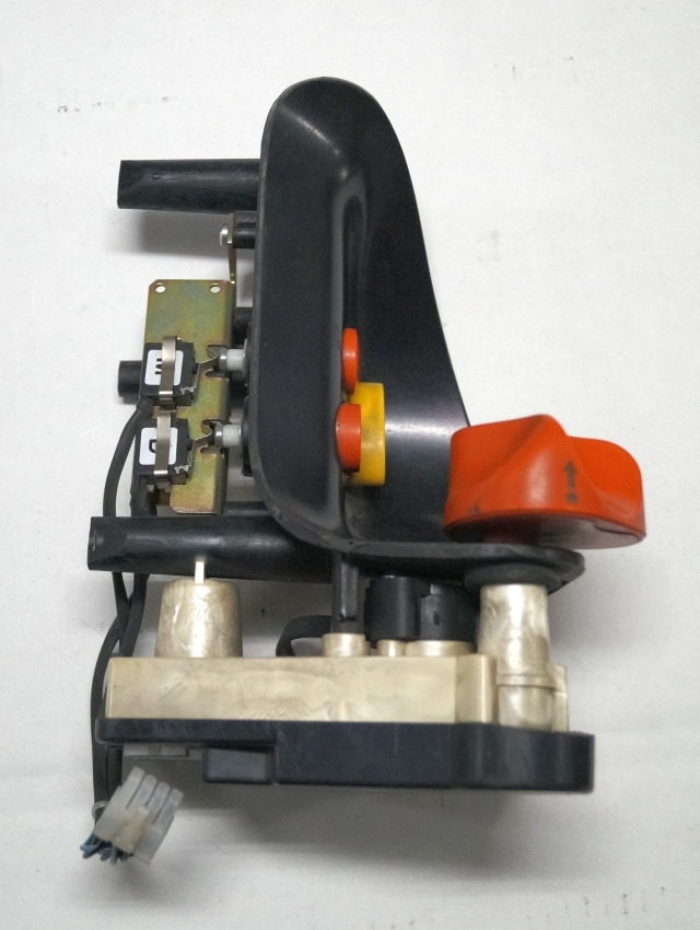 Linde 1443605100 | Rijschakelaar Control handle Control module - Электрическая система для Погрузочно-разгрузочной техники: фото 2 Linde 1443605100 | Rijschakelaar Control handle Control module - Электрическая система для Погрузочно-разгрузочной техники: фото 2