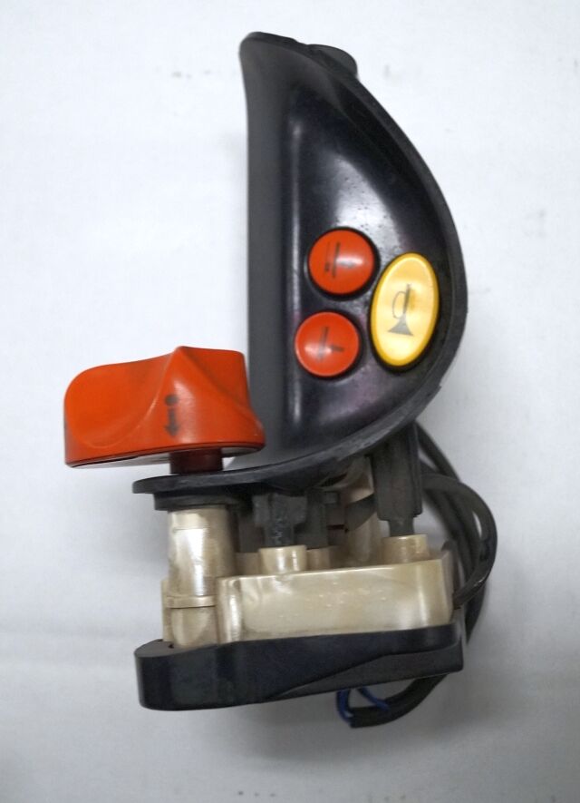 Linde 1443605100 | Rijschakelaar Control handle Control module - Подрулевой переключатель для Погрузочно-разгрузочной техники: фото 1 Linde 1443605100 | Rijschakelaar Control handle Control module - Подрулевой переключатель для Погрузочно-разгрузочной техники: фото 1