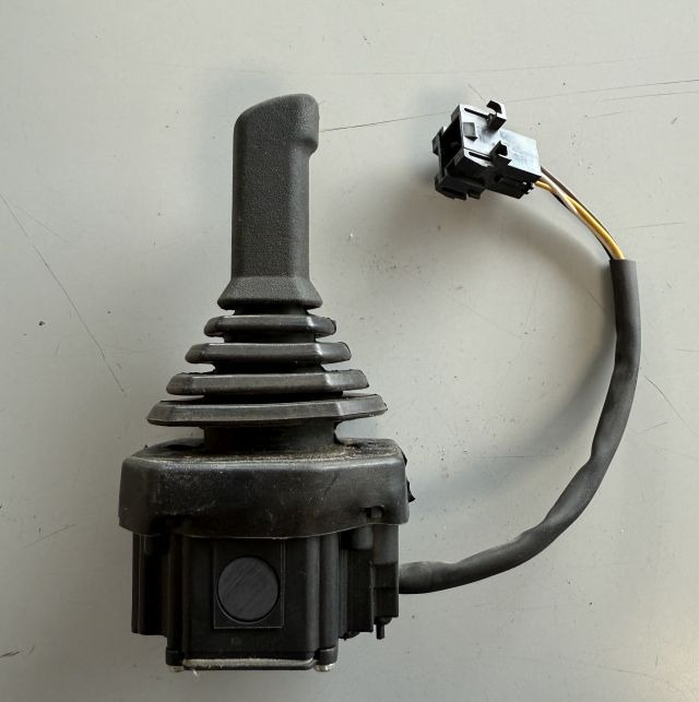 Linde 409324 | Joystick Single Axis Still no. 8409324 sn 00186 17/13 - Электрическая система для Погрузочно-разгрузочной техники: фото 1 Linde 409324 | Joystick Single Axis Still no. 8409324 sn 00186 17/13 - Электрическая система для Погрузочно-разгрузочной техники: фото 1