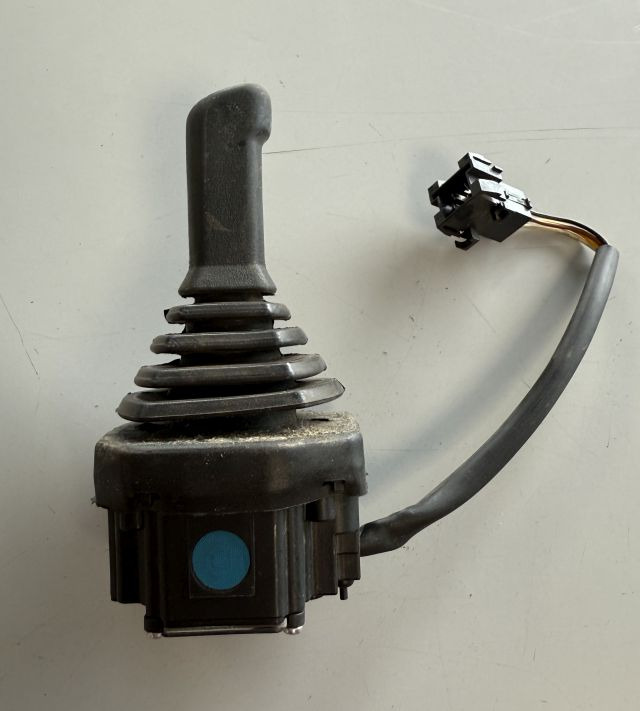Linde 409324 | Joystick Single Axis Still no. 8409324 sn 0645 127 - Электрическая система для Погрузочно-разгрузочной техники: фото 1 Linde 409324 | Joystick Single Axis Still no. 8409324 sn 0645 127 - Электрическая система для Погрузочно-разгрузочной техники: фото 1