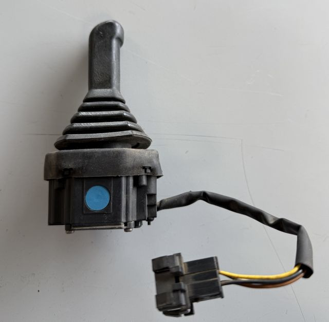 Linde 409324 | Joystick Single Axis Still no. 8409324 sn 0651 58 - Электрическая система для Погрузочно-разгрузочной техники: фото 1 Linde 409324 | Joystick Single Axis Still no. 8409324 sn 0651 58 - Электрическая система для Погрузочно-разгрузочной техники: фото 1