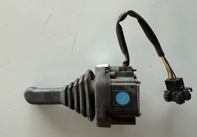 Linde 409324 | Joystick Single Axis Still no. 8409324 sn 0651 59 - Электрическая система для Погрузочно-разгрузочной техники: фото 1 Linde 409324 | Joystick Single Axis Still no. 8409324 sn 0651 59 - Электрическая система для Погрузочно-разгрузочной техники: фото 1