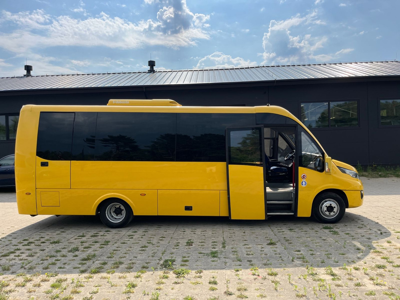 Iveco Rosero First / 24+1+1 / Telma/ EURO6 - Туристический автобус: фото 2 Iveco Rosero First / 24+1+1 / Telma/ EURO6 - Туристический автобус: фото 2