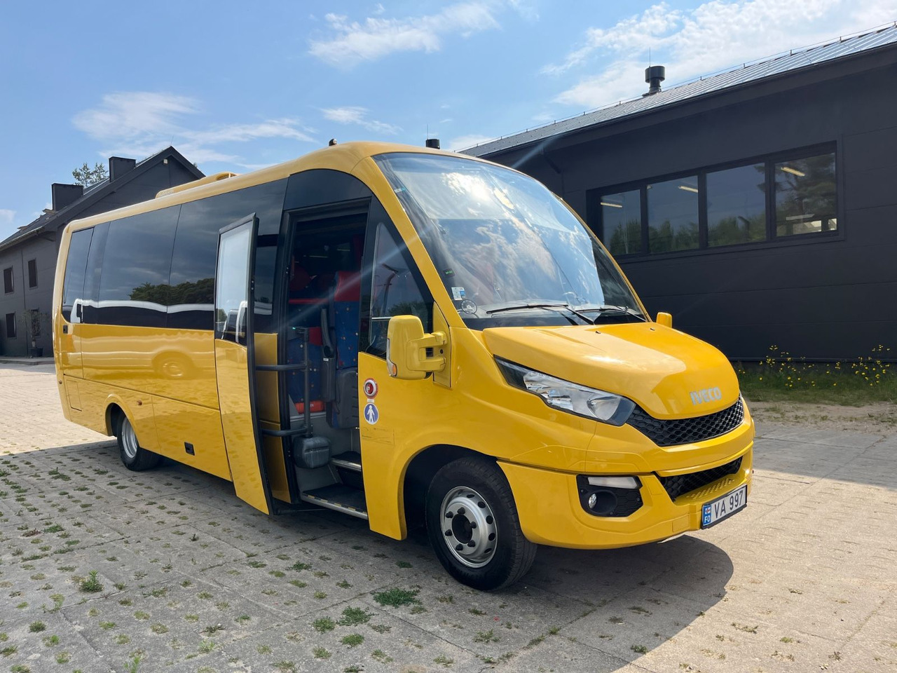 Iveco Rosero First / 24+1+1 / Telma/ EURO6 - Туристический автобус: фото 1 Iveco Rosero First / 24+1+1 / Telma/ EURO6 - Туристический автобус: фото 1