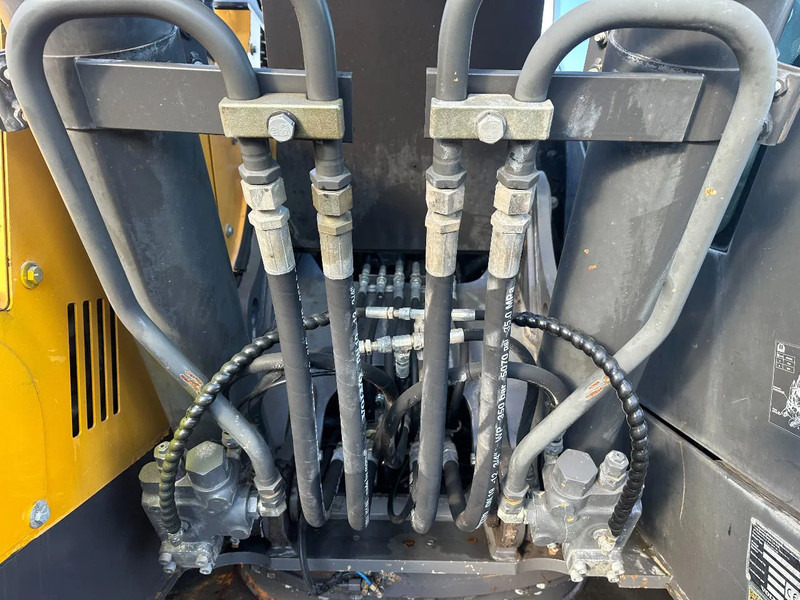 Новый Гусеничный экскаватор Volvo ECR 235 EL: фото 8