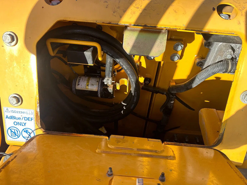 Новый Гусеничный экскаватор Volvo ECR 235 EL: фото 13