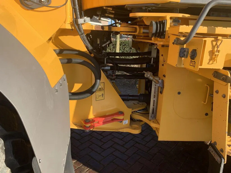 Колёсный погрузчик Volvo L120 H: фото 9