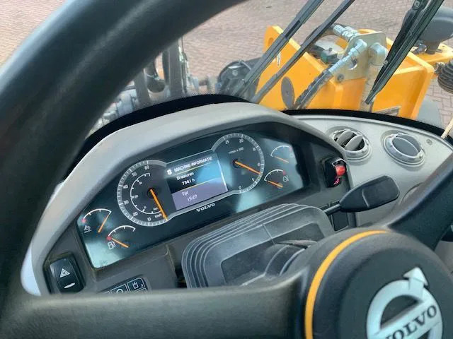 Колёсный погрузчик Volvo L120 H: фото 19