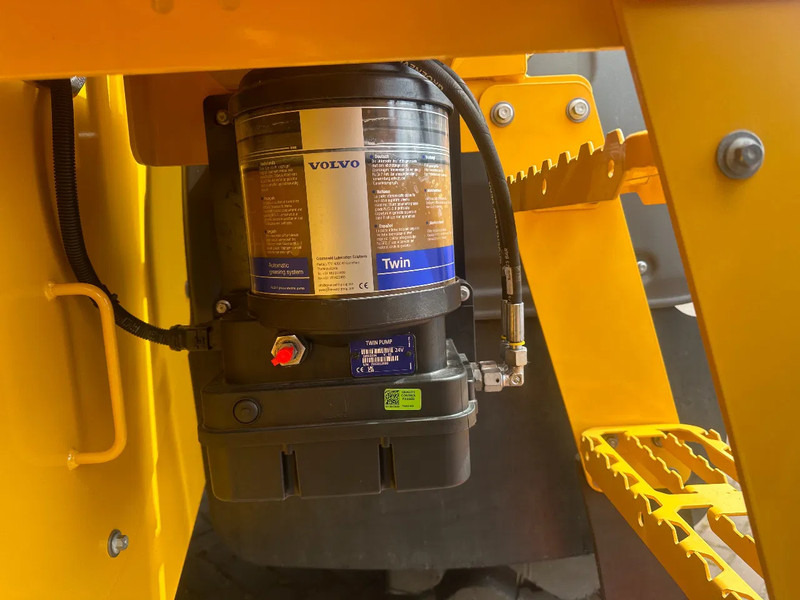 Новый Колёсный погрузчик Volvo L90 H2 2025: фото 18