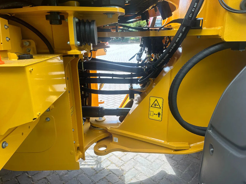 Новый Колёсный погрузчик Volvo L90 H2 2025: фото 9