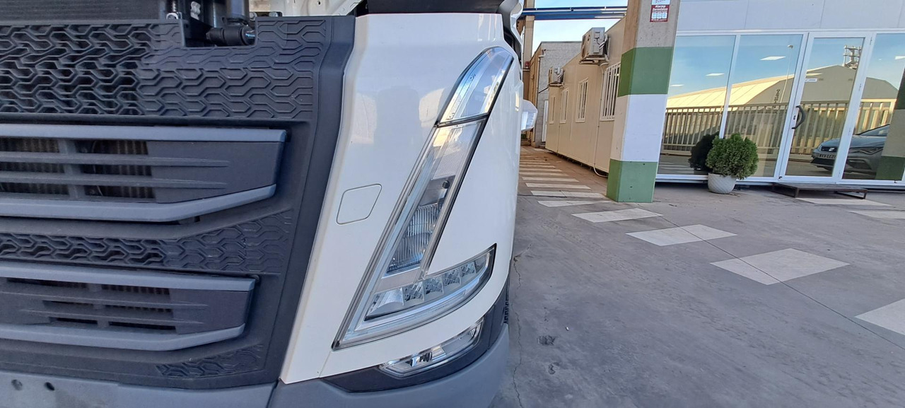 Volvo FH 460 Globetrotter XL Retarder - Тягач: фото 4 Volvo FH 460 Globetrotter XL Retarder - Тягач: фото 4