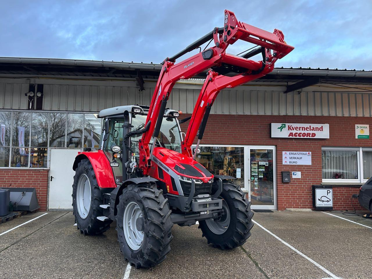 Massey Ferguson MF 5S.115 DYNA-6 - Трактор: фото 1 Massey Ferguson MF 5S.115 DYNA-6 - Трактор: фото 1