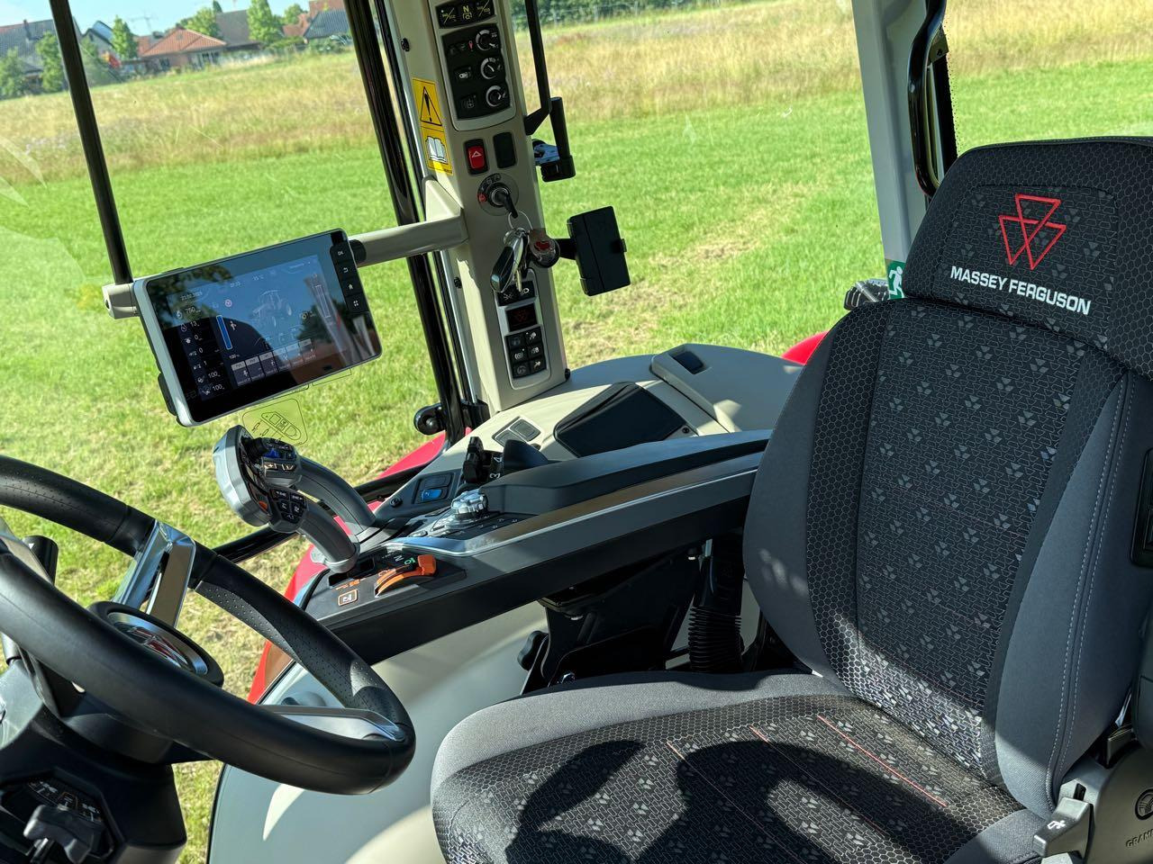 Massey Ferguson MF 6S.165 DynaVT Exclusive - Трактор: фото 4 Massey Ferguson MF 6S.165 DynaVT Exclusive - Трактор: фото 4