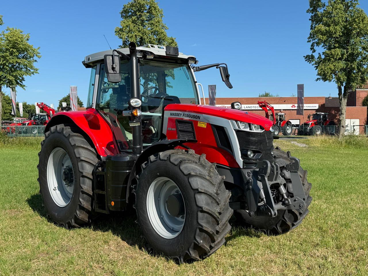 Massey Ferguson MF 6S.165 DynaVT Exclusive - Трактор: фото 2 Massey Ferguson MF 6S.165 DynaVT Exclusive - Трактор: фото 2